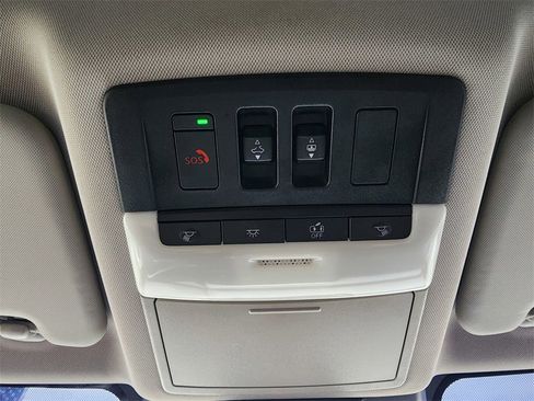 Used 2021 Nissan Rogue SV w/ Premium Package image 22