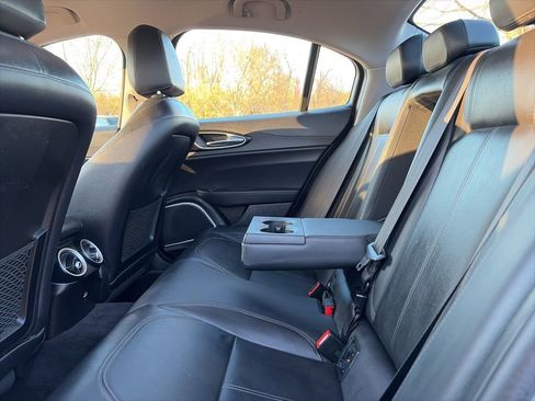Used 2018 Alfa Romeo Giulia AWD image 25
