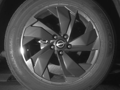 Used 2025 Nissan Rogue SV image 15