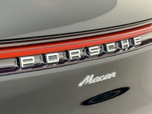 Used 2022 Porsche Macan w/ Driver Memory Package image 26