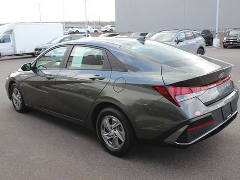 Used 2024 Hyundai Elantra SE FWD image 24