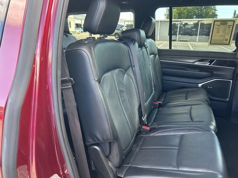 Used 2023 Jeep Wagoneer Series III w/ Preferred Equipment Group RWD image 23