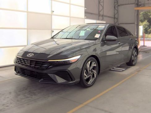 Used 2024 Hyundai Elantra SEL w/ Convenience Package FWD image 1