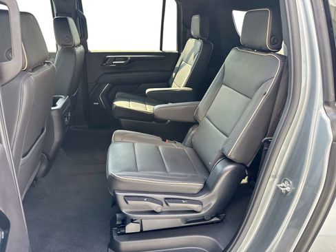 Used 2025 Chevrolet Suburban Premier image 14