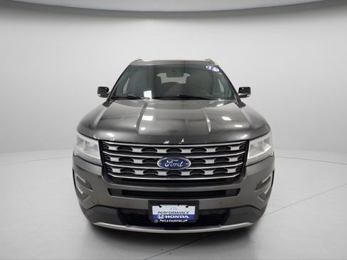 Used 2016 Ford Explorer XLT w/ Equipment Group 201A image 6