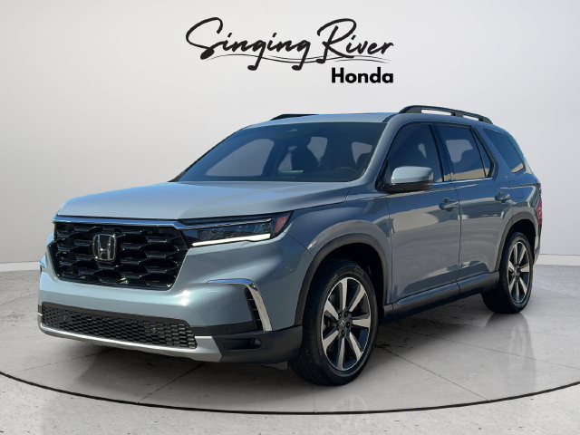 Used 2025 Honda Pilot Touring image 3
