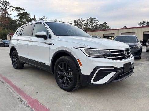 Used 2024 Volkswagen Tiguan SE image 49