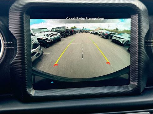 Used 2023 Jeep Wrangler Unlimited Sahara w/ Cold Weather Group image 15