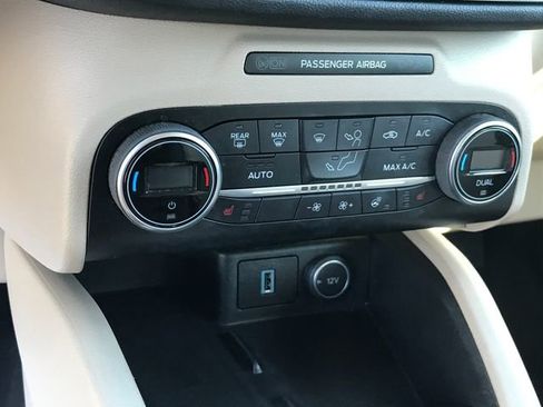 Used 2020 Ford Escape Titanium image 36