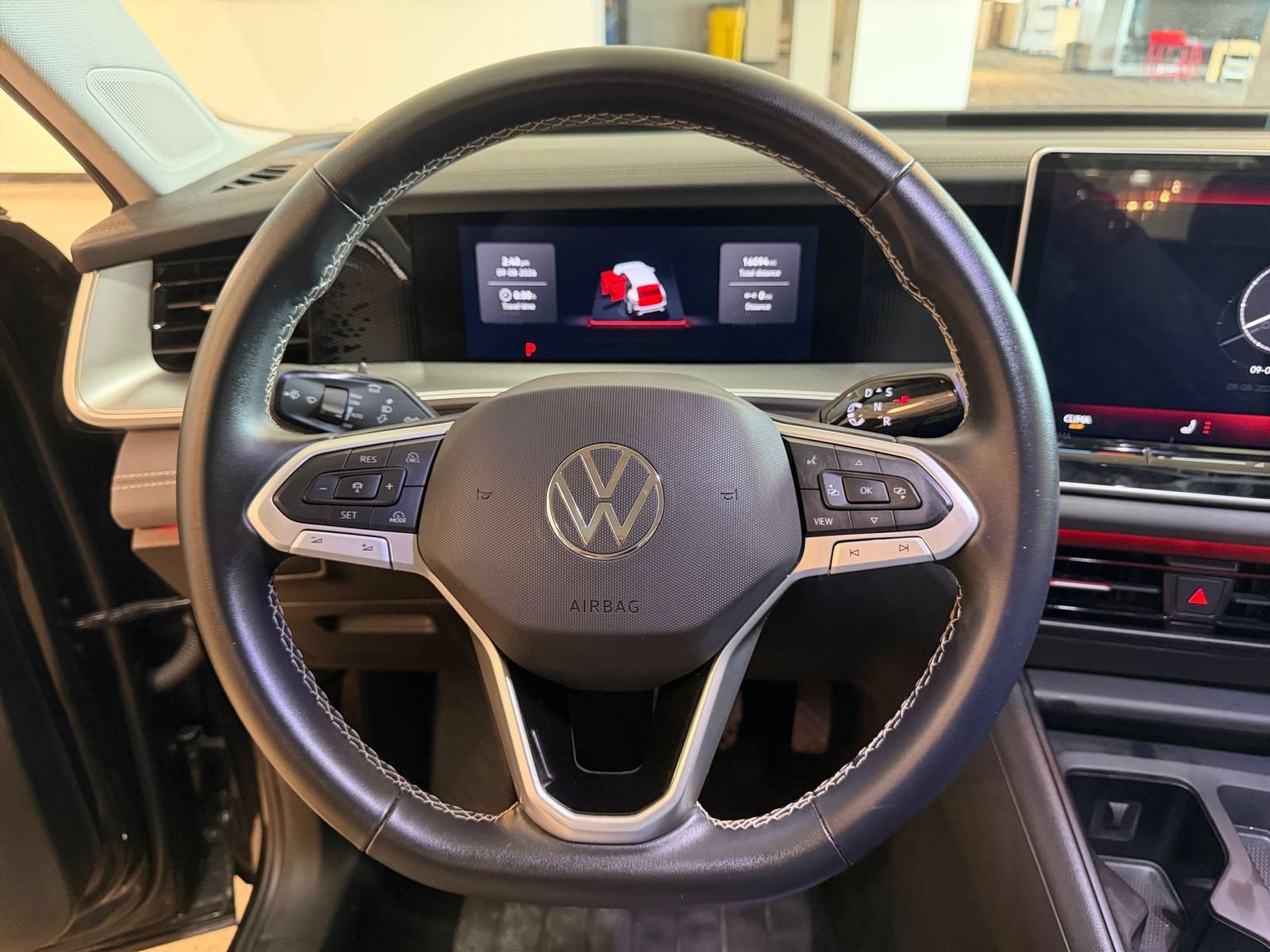 Used 2026 Volkswagen Tiguan SE AWD/4WD image 28