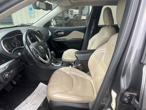 Used 2017 Jeep Cherokee Limited AWD/4WD image 11
