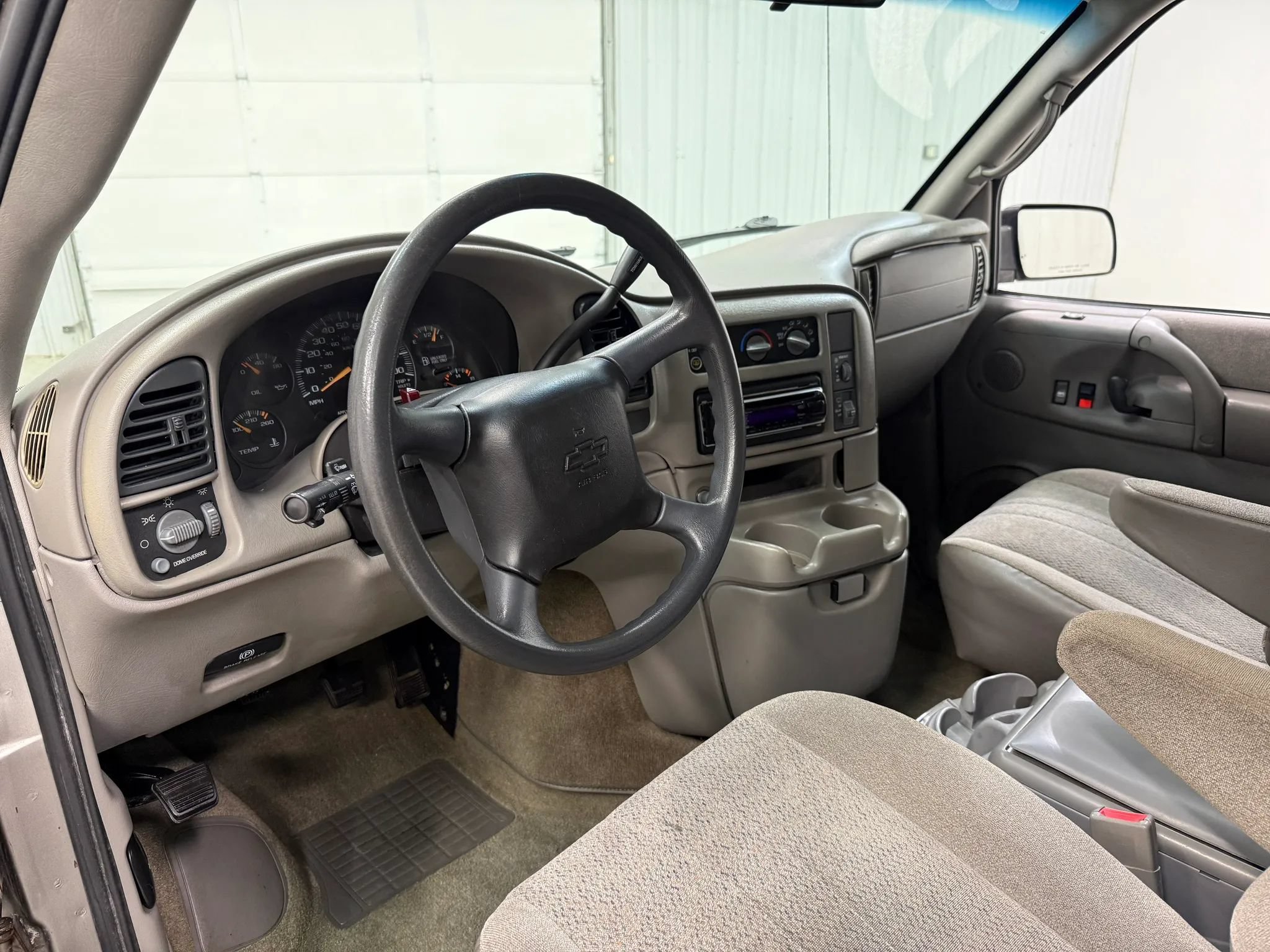 Used 2004 Chevrolet Astro Passenger AWD w/ LS Preferred Equipment Group image 12