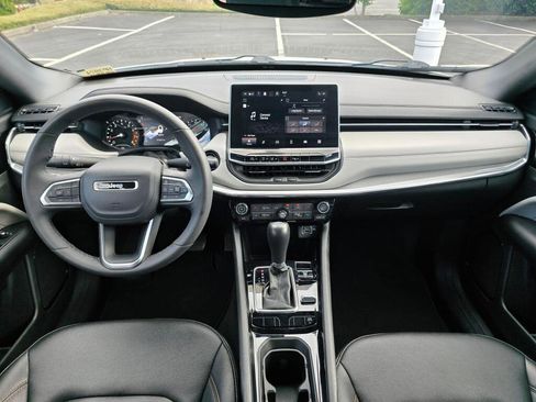 Used 2024 Jeep Compass Limited image 25