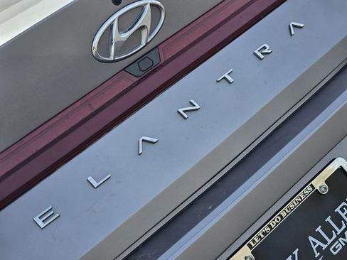 Used 2023 Hyundai Elantra SEL w/ Convenience Package image 11