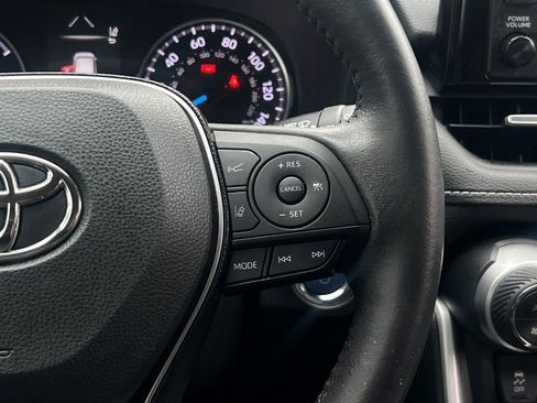 Used 2021 Toyota RAV4 XLE Premium image 20