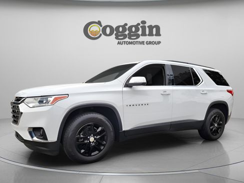 Used 2021 Chevrolet Traverse LT image 1