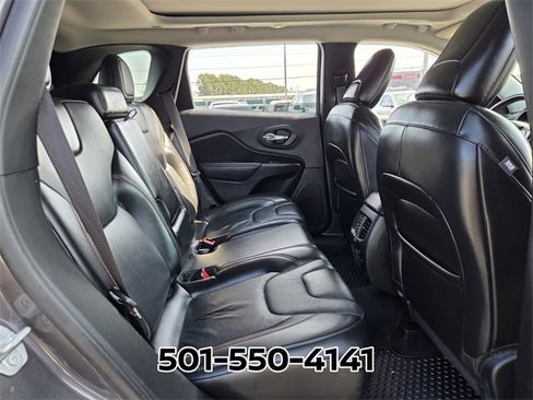 Used 2020 Jeep Cherokee Trailhawk image 19