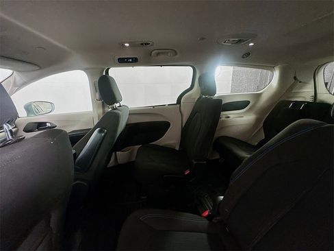 Used 2021 Chrysler Pacifica Touring w/ Cold Weather Group image 24