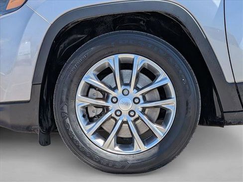 Used 2021 Jeep Cherokee Latitude Plus w/ Mopar Interior Package FWD image 24