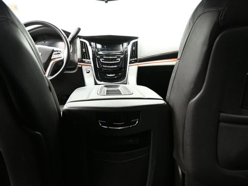 Used 2020 Cadillac Escalade ESV Luxury image 17