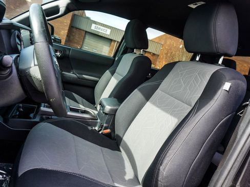 Used 2020 Toyota Tacoma TRD Sport image 6