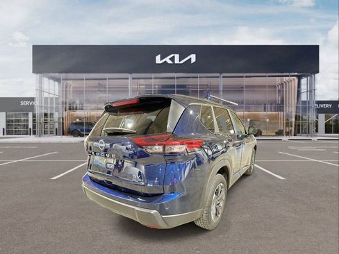 Used 2024 Nissan Rogue SV image 8