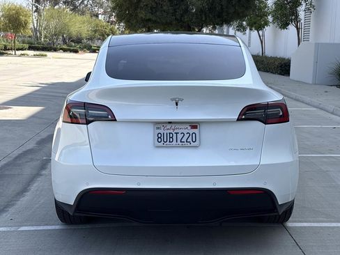 Used 2021 Tesla Model Y Long Range AWD/4WD image 4