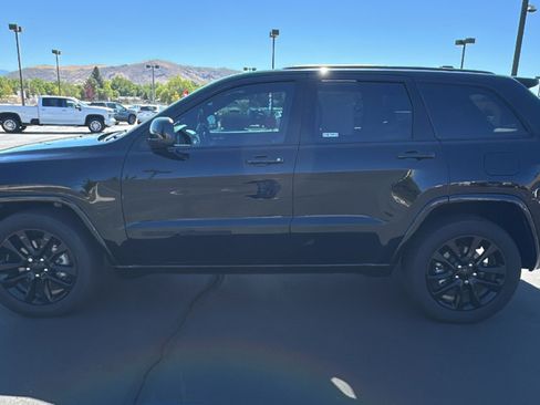 Used 2021 Jeep Grand Cherokee Laredo X image 6