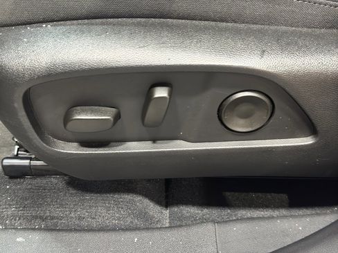 Used 2025 Chevrolet Equinox LT w/ Convenience Package II image 16