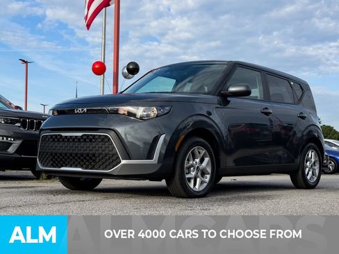 Used 2025 Kia Soul LX w/ LX Technology Package FWD image 2