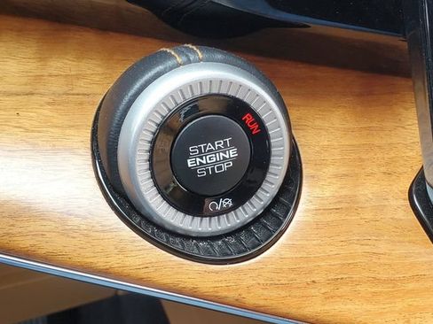 Used 2022 Jeep Grand Wagoneer Series III w/ Rear Seat Video Group 1 AWD/4WD image 18