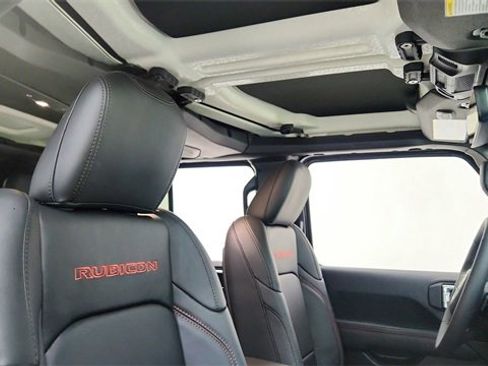 Used 2025 Jeep Wrangler Unlimited Rubicon image 22