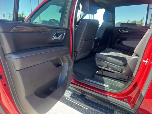 Used 2022 Chevrolet Suburban Z71 AWD/4WD image 13