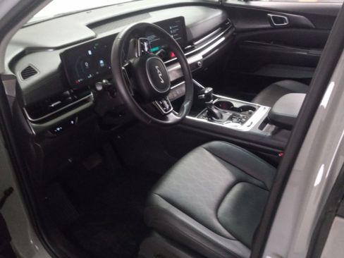 Certified 2025 Kia Carnival SX image 18