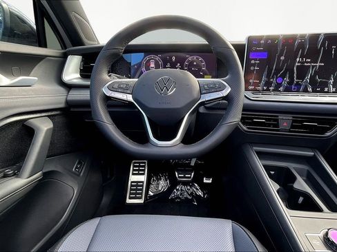 New 2026 Volkswagen Tiguan SE R-Line image 8