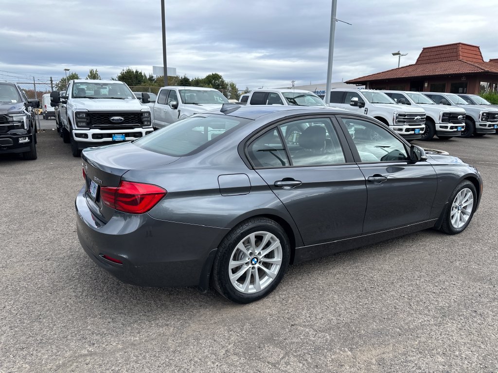 Used 2018 BMW 320i xDrive Sedan AWD/4WD image 6