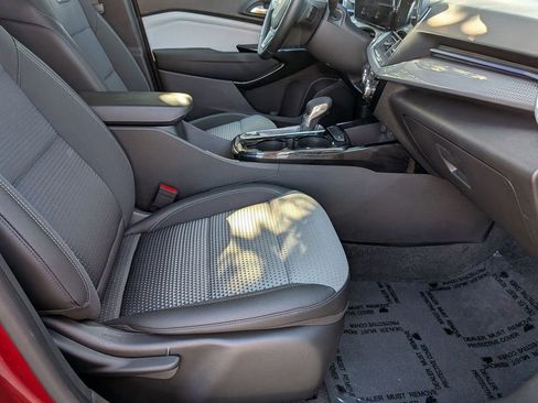Used 2025 Chevrolet Trax LT FWD image 27