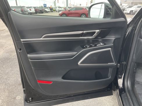 Used 2025 Kia Telluride S image 12