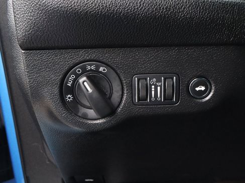 Used 2023 Dodge Challenger SXT image 15