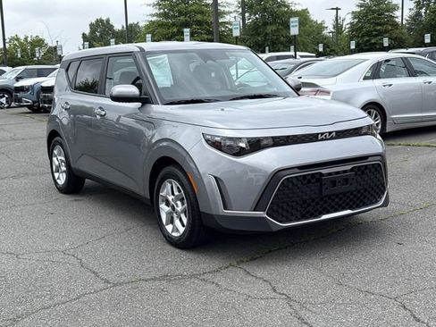 Used 2024 Kia Soul LX w/ Option Group 015 FWD image 1