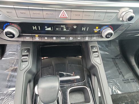 Used 2022 Kia Telluride SX w/ Nightfall Edition Package AWD/4WD image 24