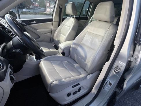 Used 2013 Volkswagen Tiguan SEL FWD image 19