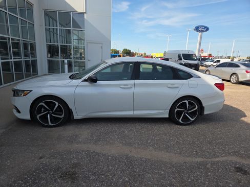 Used 2022 Honda Accord Sport image 2