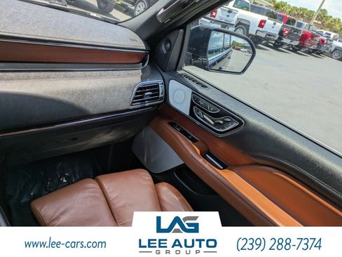 Used 2021 Lincoln Navigator Reserve w/ Luxury Package AWD/4WD image 16