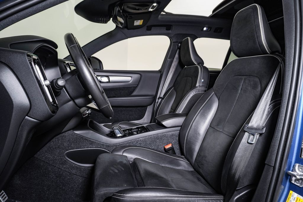 Used 2021 Volvo XC40 T5 R-Design AWD/4WD image 18