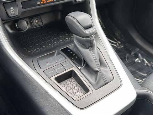 Certified 2025 Toyota RAV4 XLE image 31