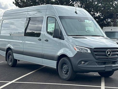 Used 2024 Mercedes-Benz Sprinter 2500 image 7