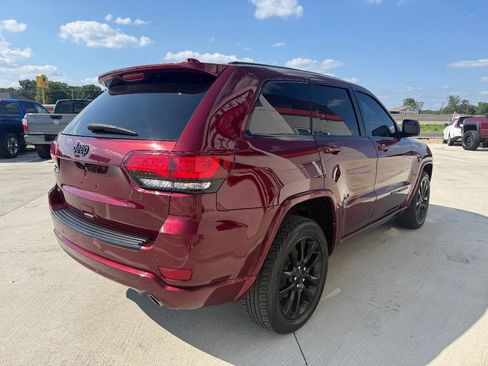 Used 2017 Jeep Grand Cherokee Altitude AWD/4WD image 6