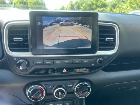 Used 2026 Hyundai Venue SE FWD image 14