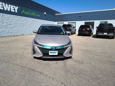 Used 2017 Toyota Prius Prime Plus FWD image 9